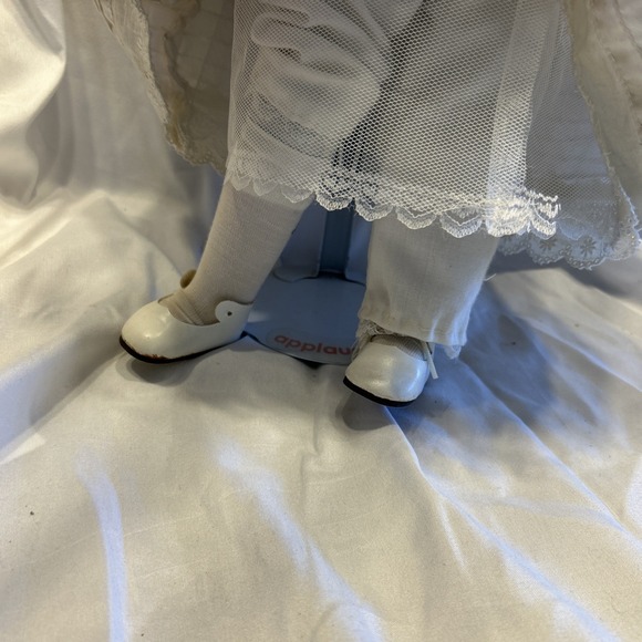 1986 Seymour Mann Collectors Guild Doll Brunette with Blue Eyes with stand - Picture 7 of 12